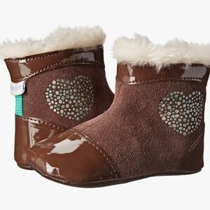 ROBEEZ leather and faux fur baby booties size 12-18 months